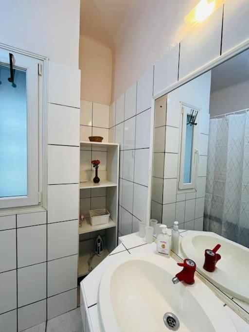 Downtown Unirii Square Private Economy Rooms With Shared Amenities Bukarest Eksteriør billede