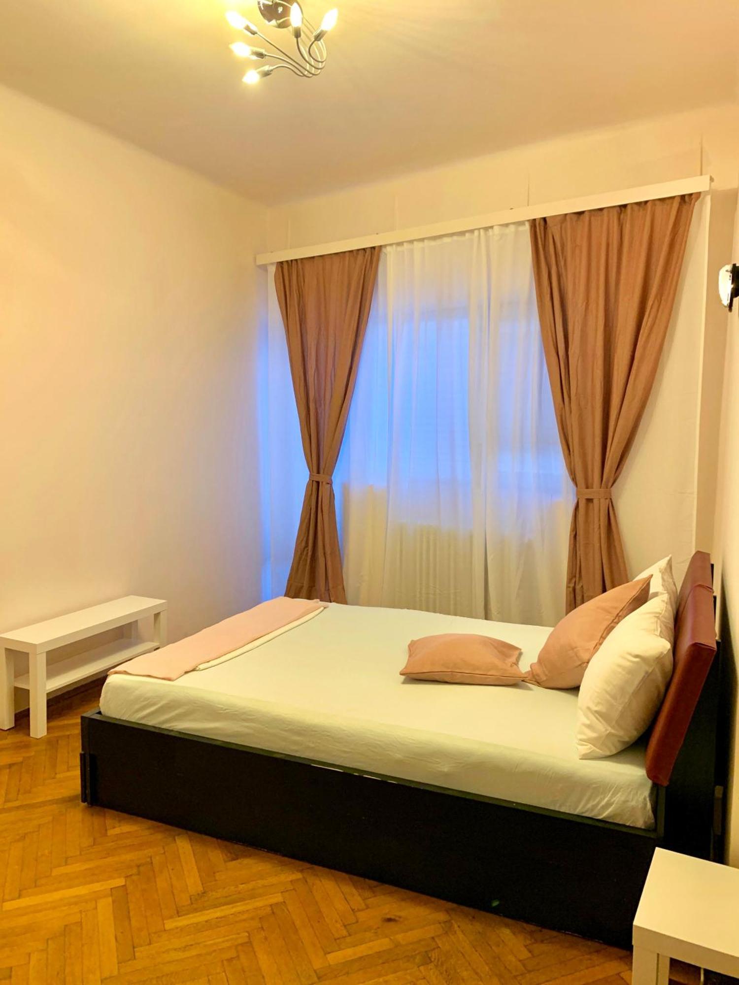 Downtown Unirii Square Private Economy Rooms With Shared Amenities Bukarest Værelse billede